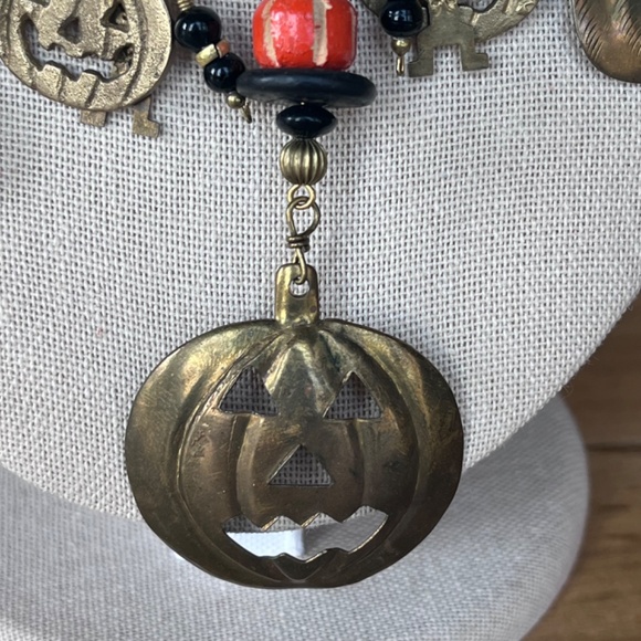 Vintage Halloween 34" necklace loaded with charms, pumpkins, moons cats skeleton - Picture 15 of 16